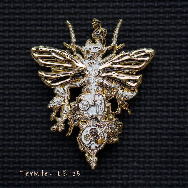 Kuhmali - Ace of Clubs Pin